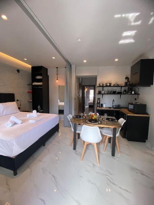 Urban Luxury Apt In Chania Centre Exterior photo